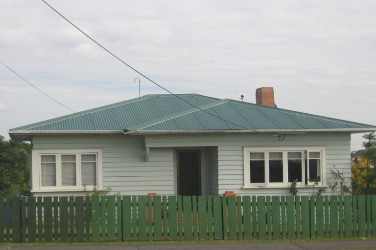 Photo of property in 74 Lynwood Road, New Lynn, Auckland, 0600