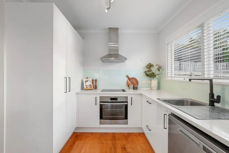 Photo of property in 8 Beswick Place, Birkdale, Auckland, 0626