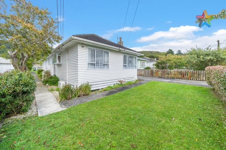Photo of property in 19 Hay Street, Wainuiomata, Lower Hutt, 5014