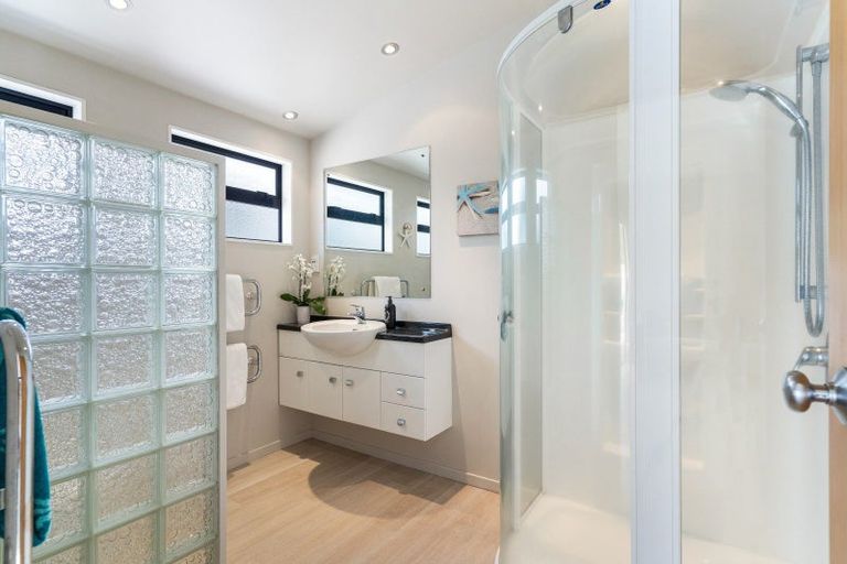 Photo of property in 210 Linton Crescent, Whangamata, 3620