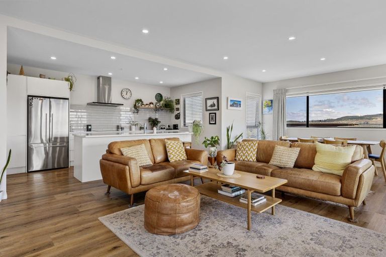 Photo of property in 14 Pukenamu Road, Rainbow Point, Taupo, 3330