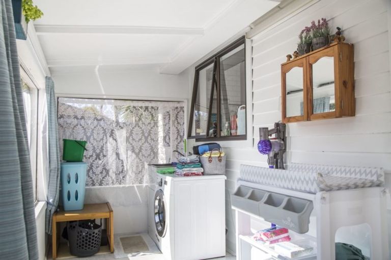 Photo of property in 43 Strid Road, Te Atatu South, Auckland, 0610