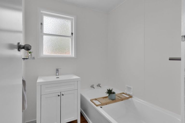 Photo of property in 1 Moule Place, Fairfield, Hamilton, 3214