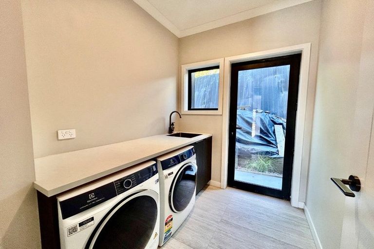 Photo of property in 93 Oak Road, Poraiti, Napier, 4112