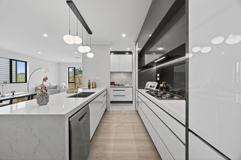 Photo of property in 2 Ballyalton Crescent, Flat Bush, 2019