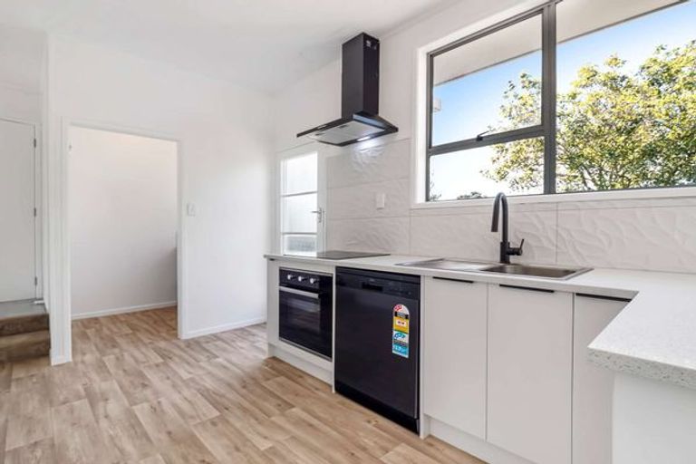 Photo of property in 24 Leaver Place, Weymouth, Auckland, 2103