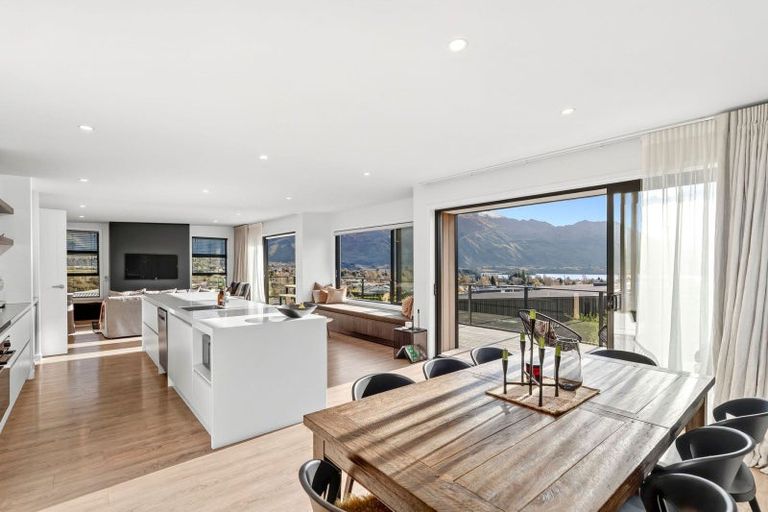 Photo of property in 33 Kirimoko Crescent, Wanaka, 9305
