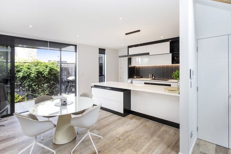 Photo of property in 43a Gracefield Avenue, Christchurch Central, Christchurch, 8013