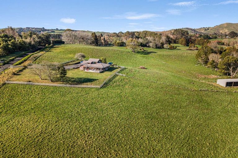 Photo of property in 61 Kanuka Road, Bombay, 2675