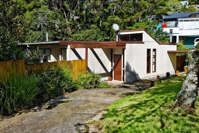 Photo of property in 13 Karapiti Place, Glen Eden, Auckland, 0602