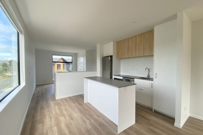 Photo of property in 93 Papatupu Way, Kumeu, 0810