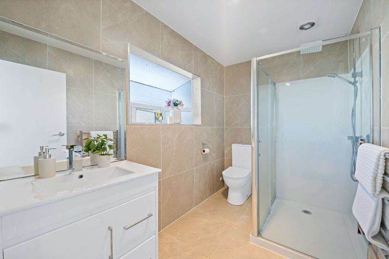 Photo of property in 2/52 Cherry Road, Bucklands Beach, Auckland, 2014