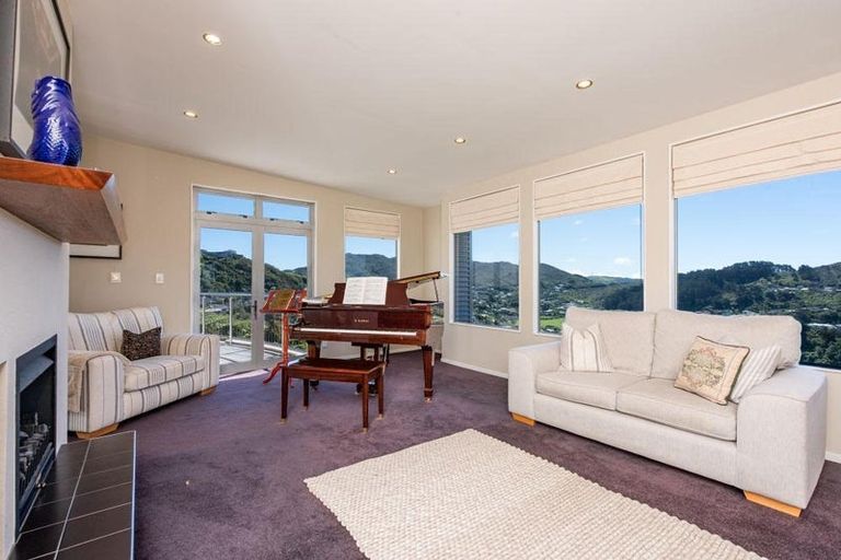Photo of property in 9 Caughley Grove, Karori, Wellington, 6012