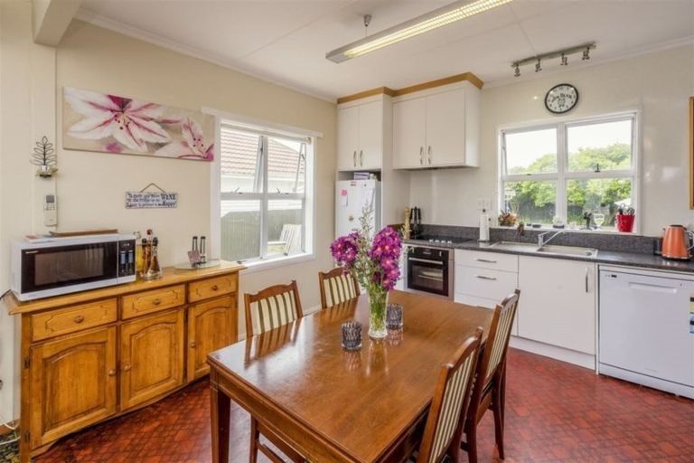 Photo of property in 22 George Street, Levin, 5510