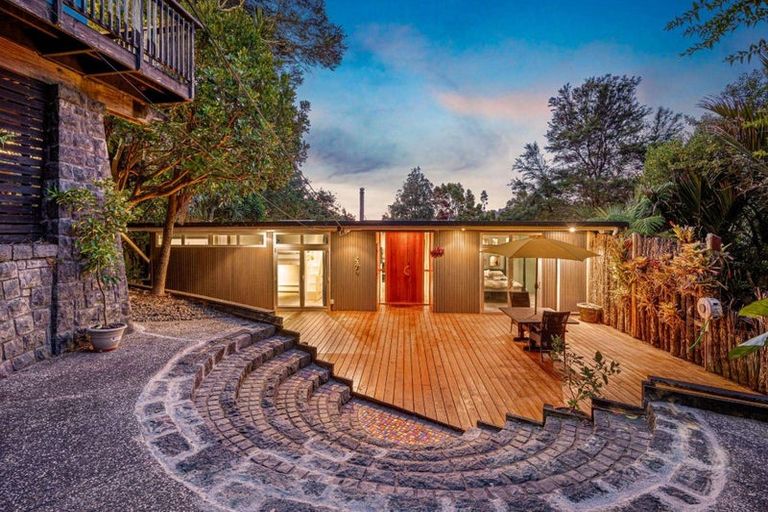 Photo of property in 609 South Titirangi Road, Titirangi, Auckland, 0604