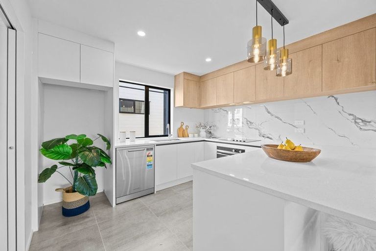Photo of property in 9/6 Robertson Road, Ranui, Auckland, 0612