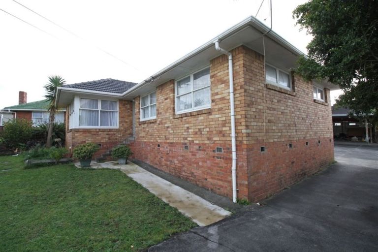 Photo of property in 124 Robertson Road, Mangere East, Auckland, 2024