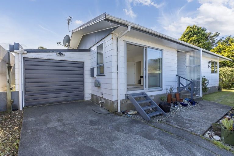 Photo of property in 42a Mahoe Street, Tawa, Wellington, 5028