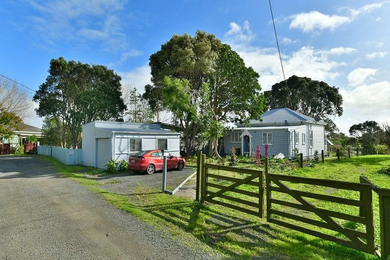 Photo of property in 11 Green Lane, Helensville, 0800