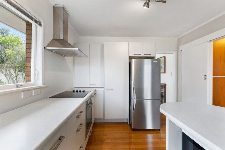 Photo of property in 2/5 Evelyn Place, Hillcrest, Auckland, 0627