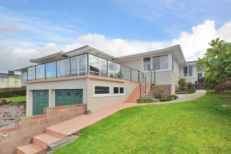 Photo of property in 12 Ogle Crescent, Te Kamo, Whangarei, 0112