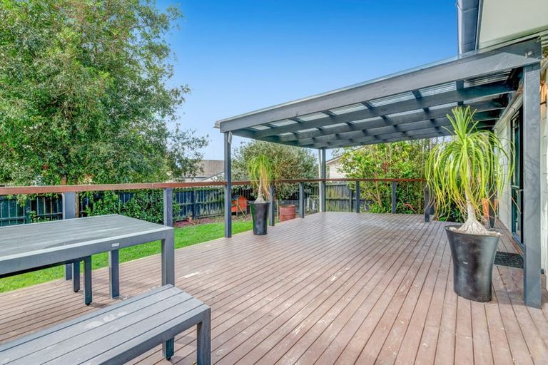Photo of property in 5 Sevilla Place, Unsworth Heights, Auckland, 0632