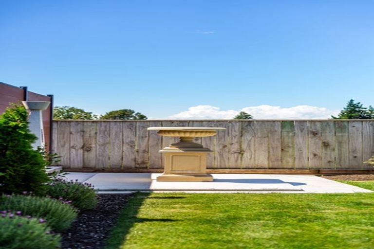 Photo of property in 25 Phoenix Palms Grove, Levin, 5510