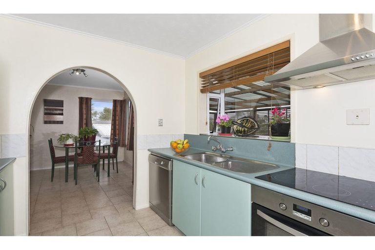 Photo of property in 22 Manapouri Place, Pakuranga Heights, Auckland, 2010