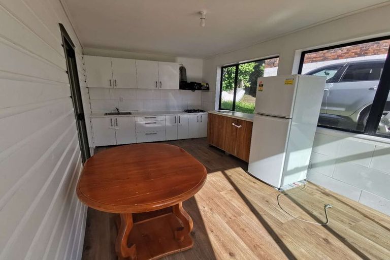 Photo of property in 1/66 Pupuke Road, Hillcrest, Auckland, 0627