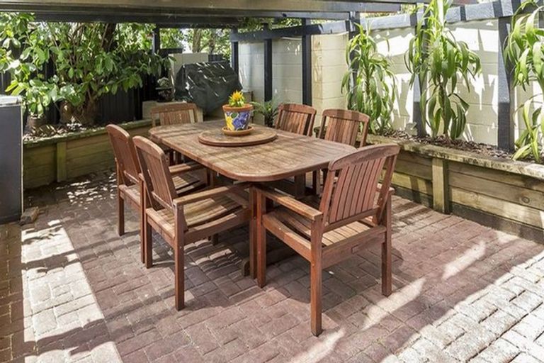 Photo of property in 8 Megan Avenue, Pakuranga Heights, Auckland, 2010