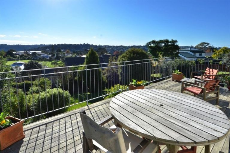 Photo of property in 11 Valley View Road, Glenfield, Auckland, 0629