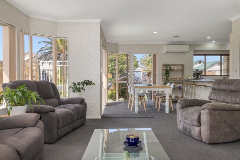 Photo of property in 16 Sandhurst Drive, Papamoa Beach, Papamoa, 3118
