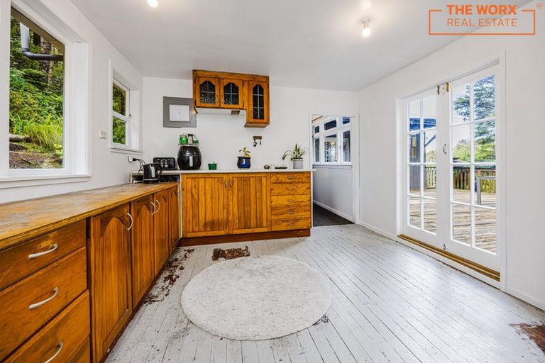 Photo of property in 103 Laingholm Drive, Laingholm, Auckland, 0604