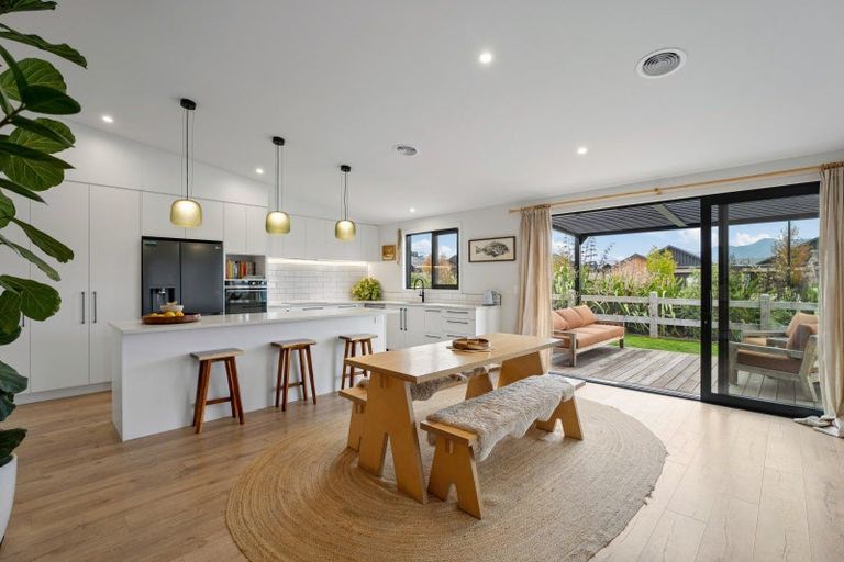 Photo of property in 3 Mount Prospect Lane, Wanaka, 9305