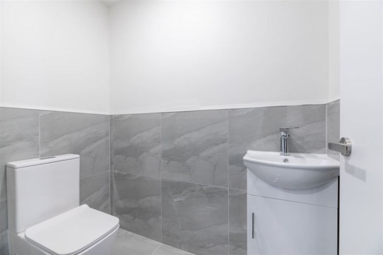 Photo of property in 18b Riverpark Crescent, Henderson, Auckland, 0610