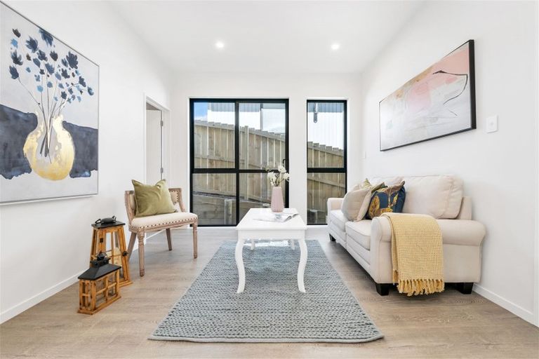 Photo of property in 36 Mcwhirters Farm Lane, Massey, Auckland, 0614