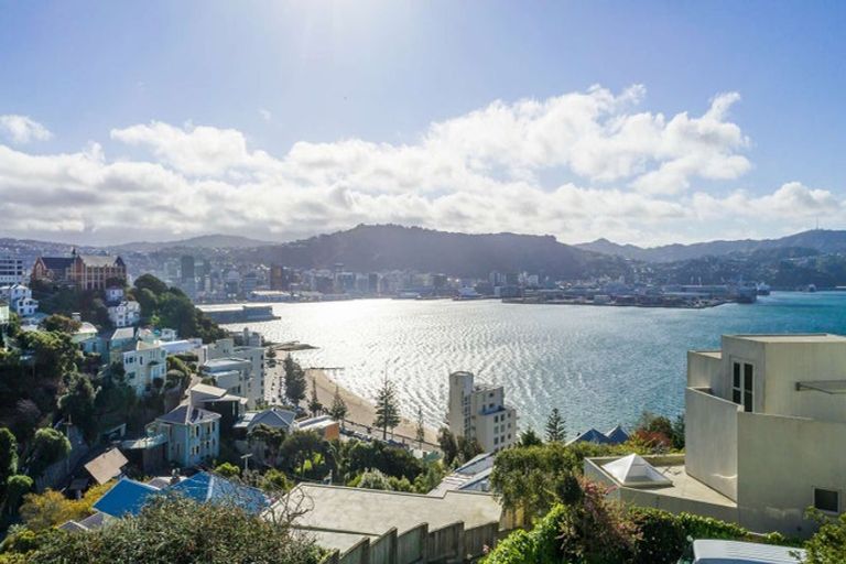 Photo of property in 2a/22 Telford Terrace, Oriental Bay, Wellington, 6011