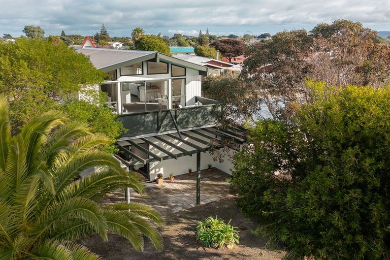 Photo of property in 63 Mazengarb Road, Paraparaumu Beach, Paraparaumu, 5032