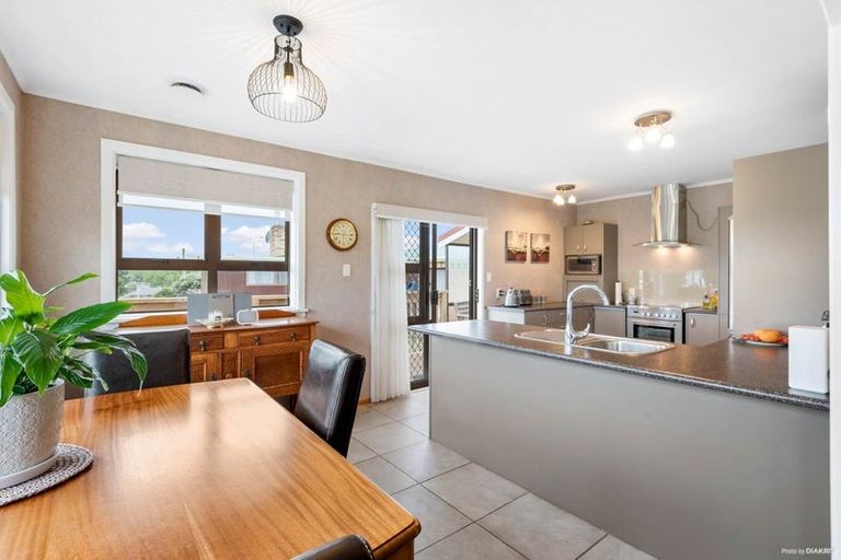 Photo of property in 5 Booth Crescent, Tuakau, 2121