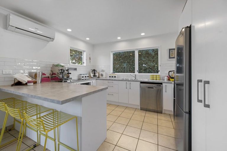 Photo of property in 3 Moana Place, Taradale, Napier, 4112