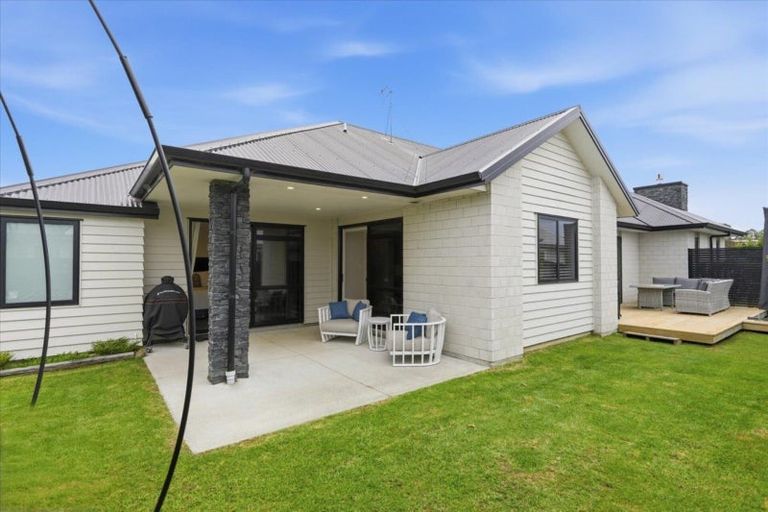 Photo of property in 23 Puhirake Crescent, Pyes Pa, Tauranga, 3112