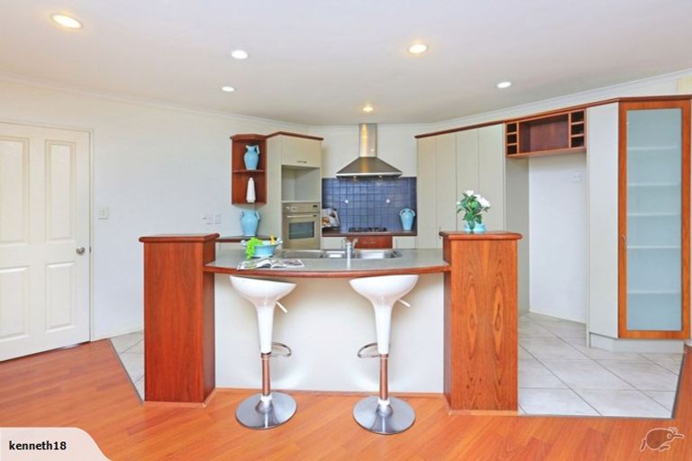 Photo of property in 4 Cambrian Crescent, Flat Bush, Auckland, 2016