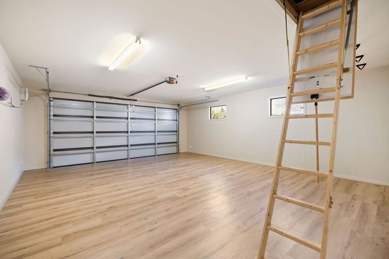 Photo of property in 17 Kerrera Lane, Jacks Point, Queenstown, 9371