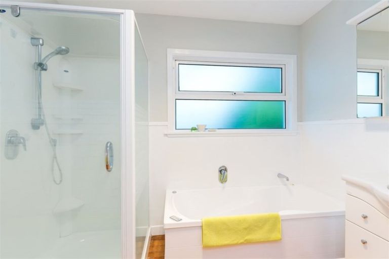 Photo of property in 50 Spencer Street, Crofton Downs, Wellington, 6035