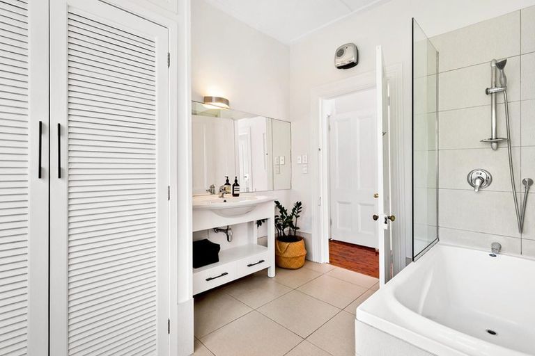 Photo of property in 20a Matipo Road, Te Atatu Peninsula, Auckland, 0610