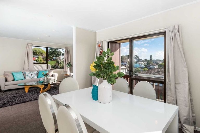 Photo of property in 12 Halloran Place, Massey, Auckland, 0614