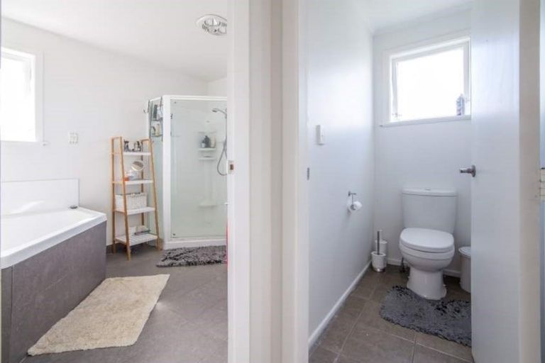 Photo of property in 53 Bruce Road, Glenfield, Auckland, 0629