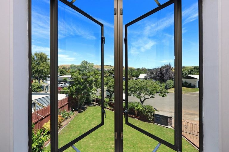 Photo of property in 14 Gilmour Place, Taradale, Napier, 4112