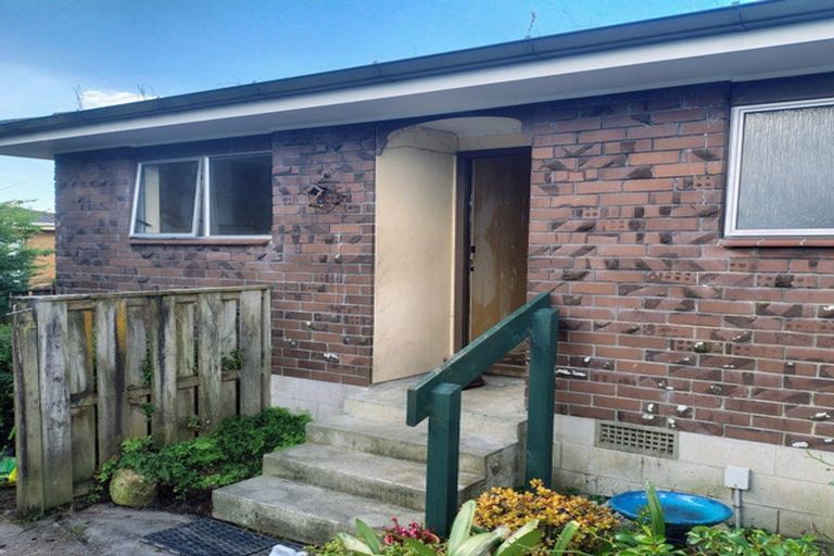 Photo of property in 2/37 Blacklock Avenue, Henderson, Auckland, 0612