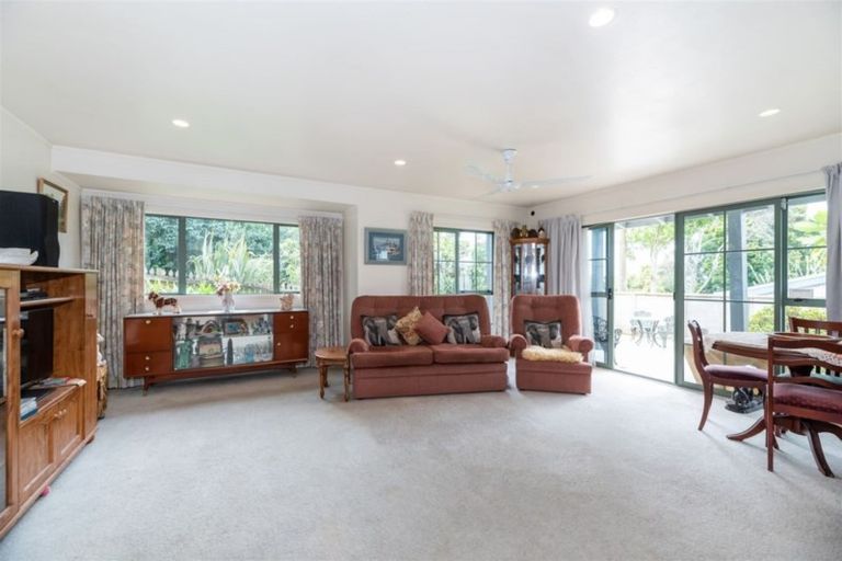 Photo of property in 10/485 Don Buck Road, Massey, Auckland, 0614